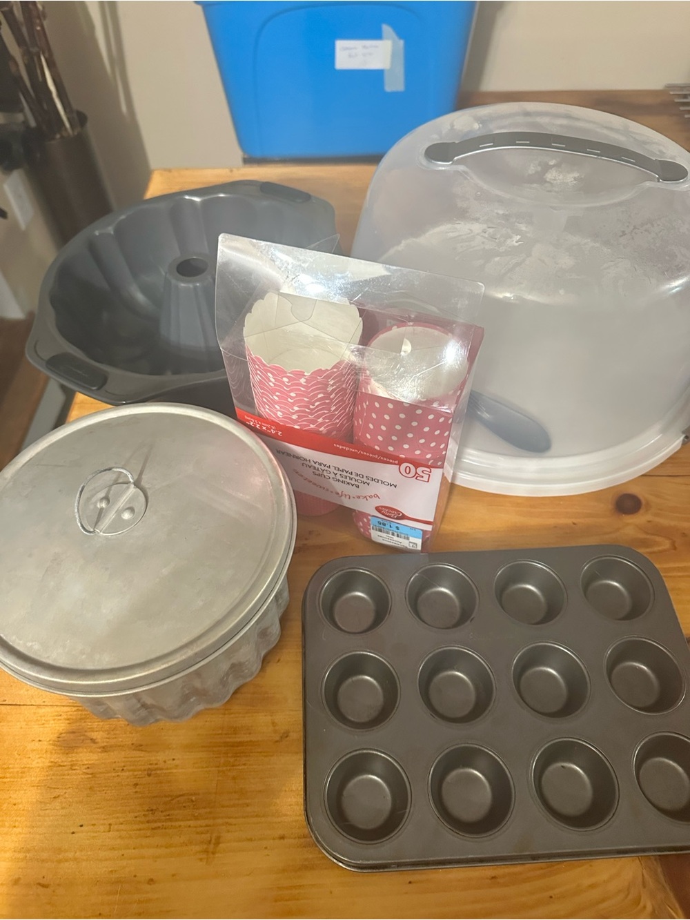 Assorted Home Kitchen Bakeware Set with Pink Cupcake Liners